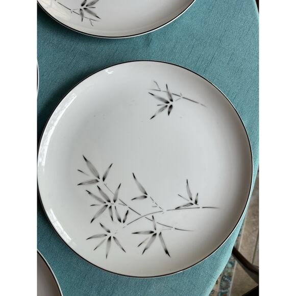 Vintage Fukagawa Arita China Pattern 602 - 4 Dinner Plates Hand Painted Silver - Picture 4 of 7